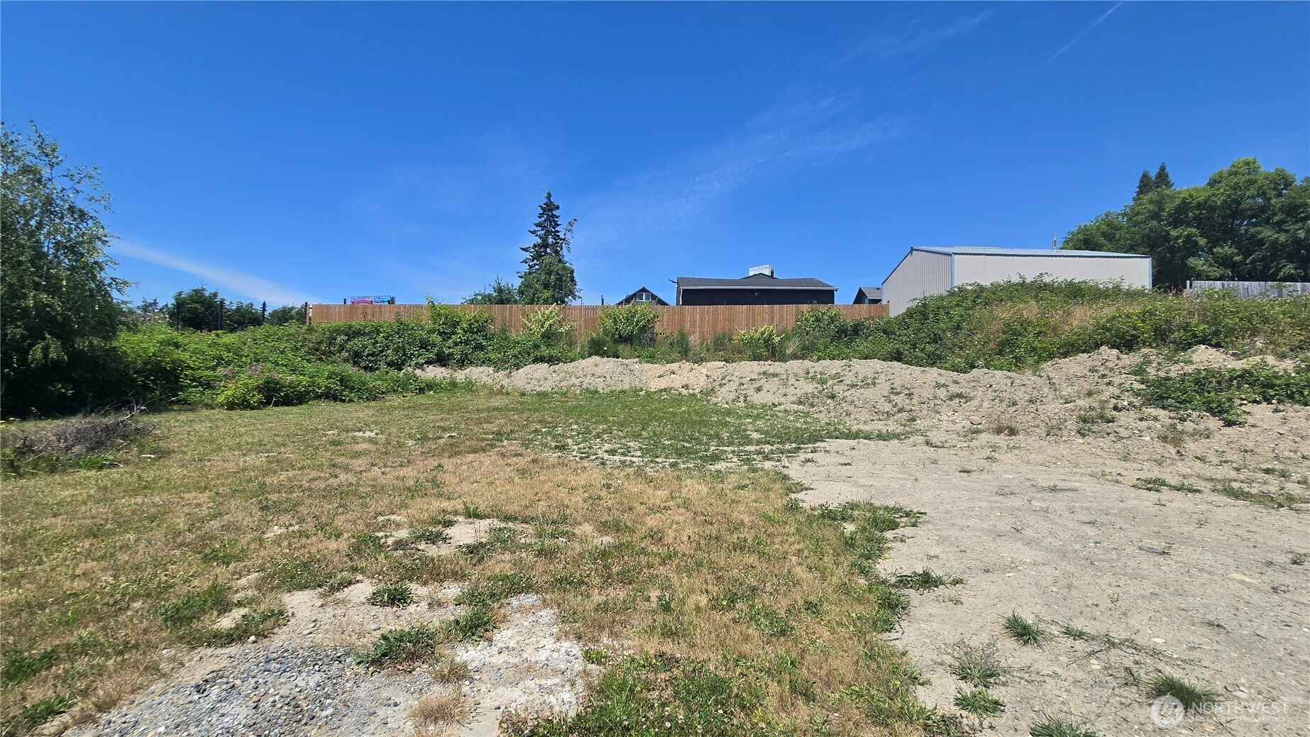 416 Comet Street Property Photo 2