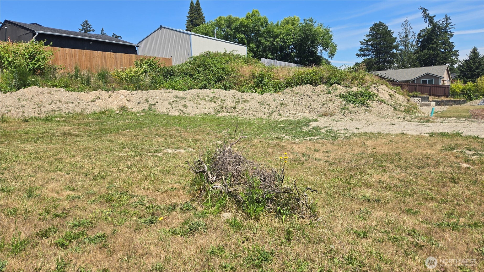 416 Comet Street Property Photo 3
