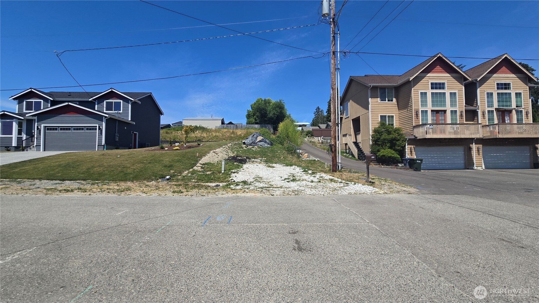 416 Comet Street Property Photo 5