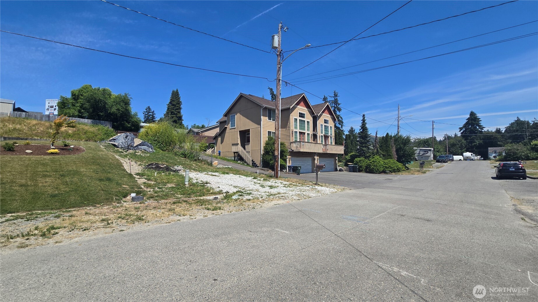 416 Comet Street Property Photo 6