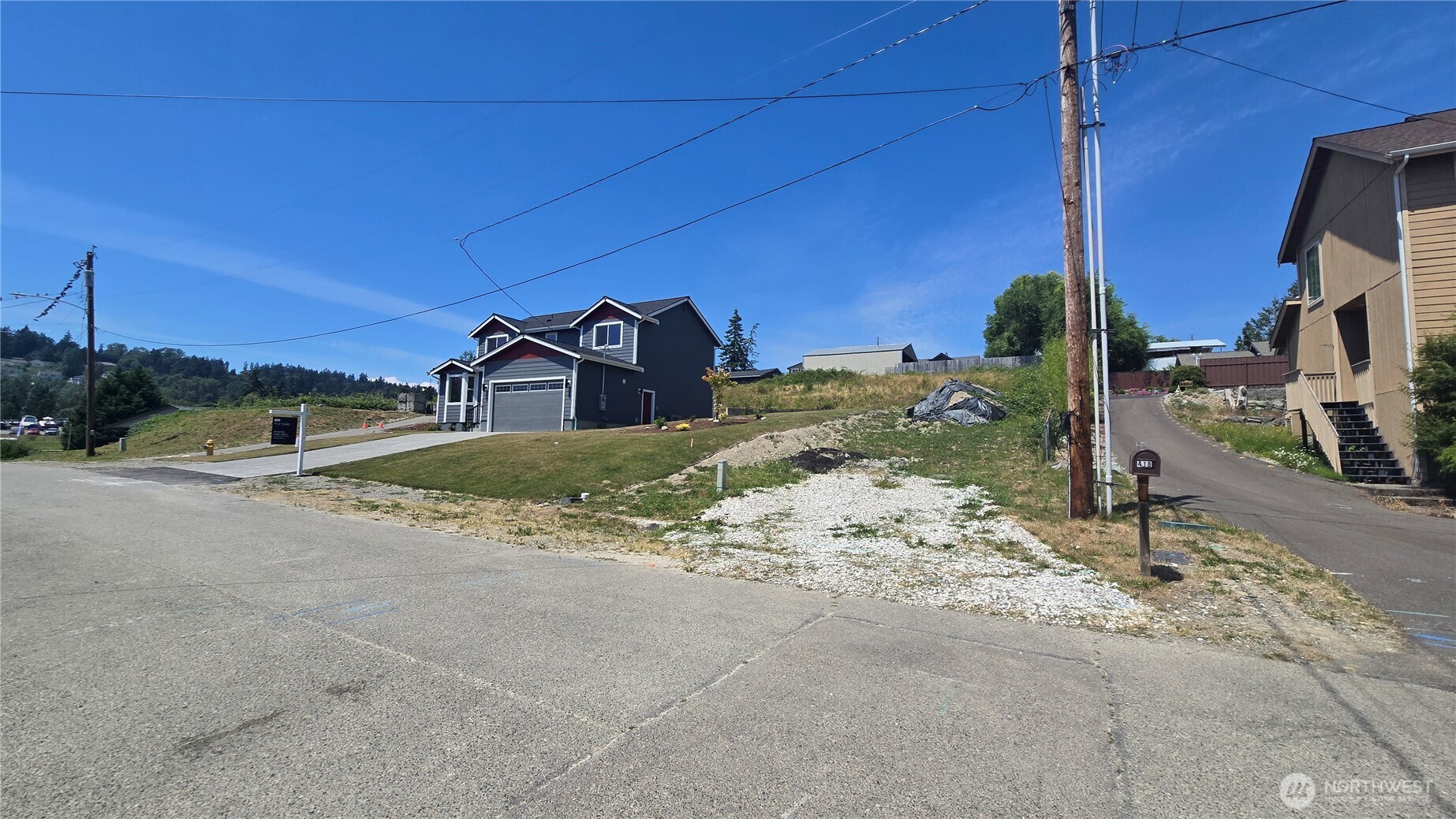 416 Comet Street Property Photo 7