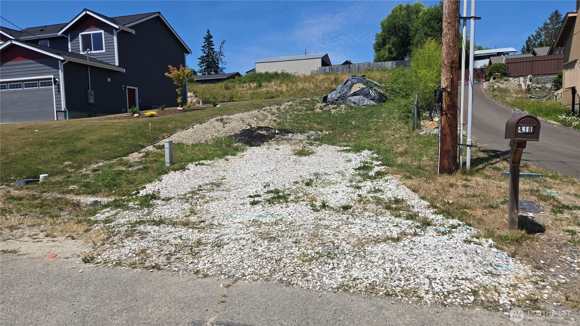 416 Comet Street Property Photo 8