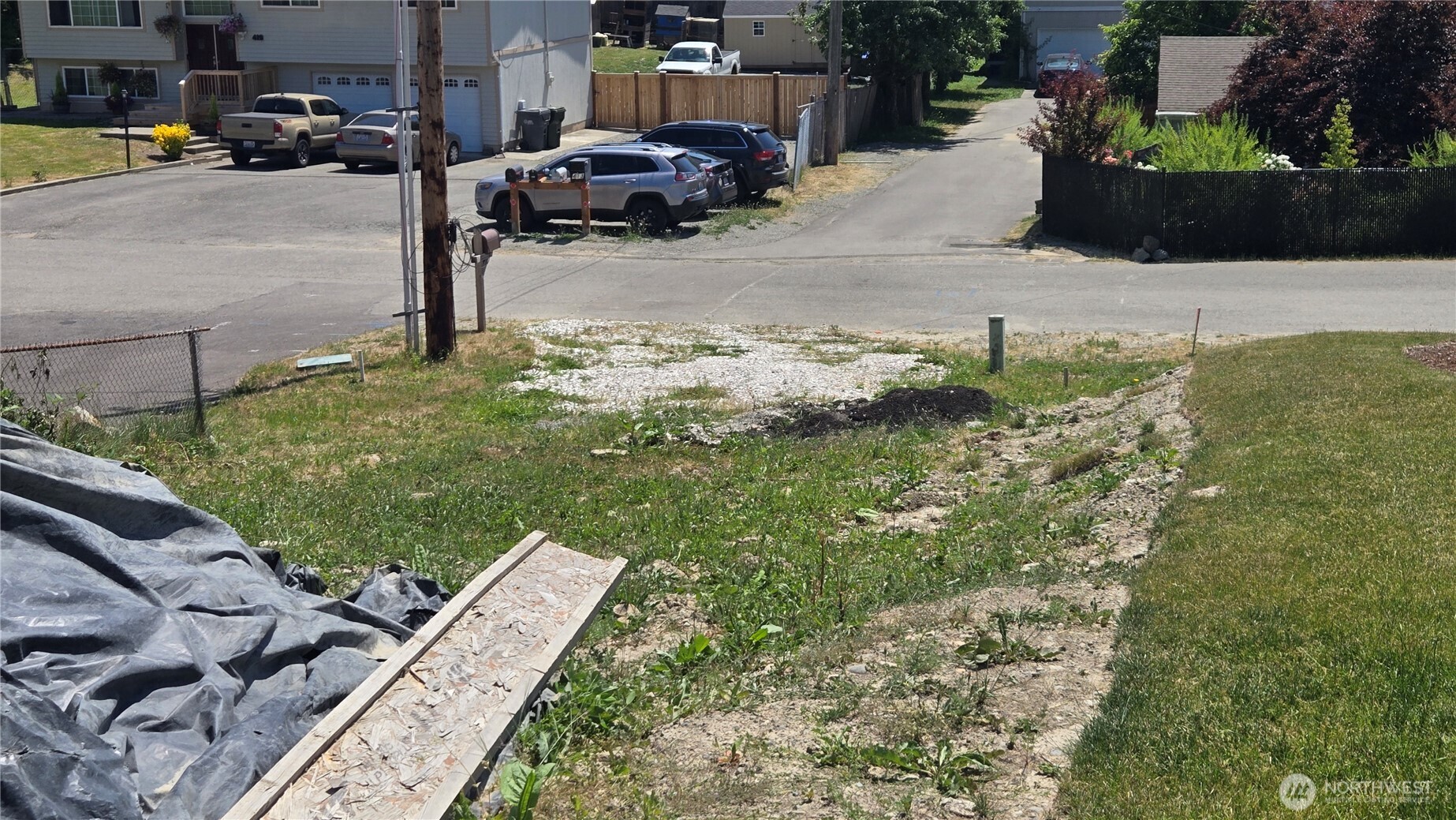 416 Comet Street Property Photo 9