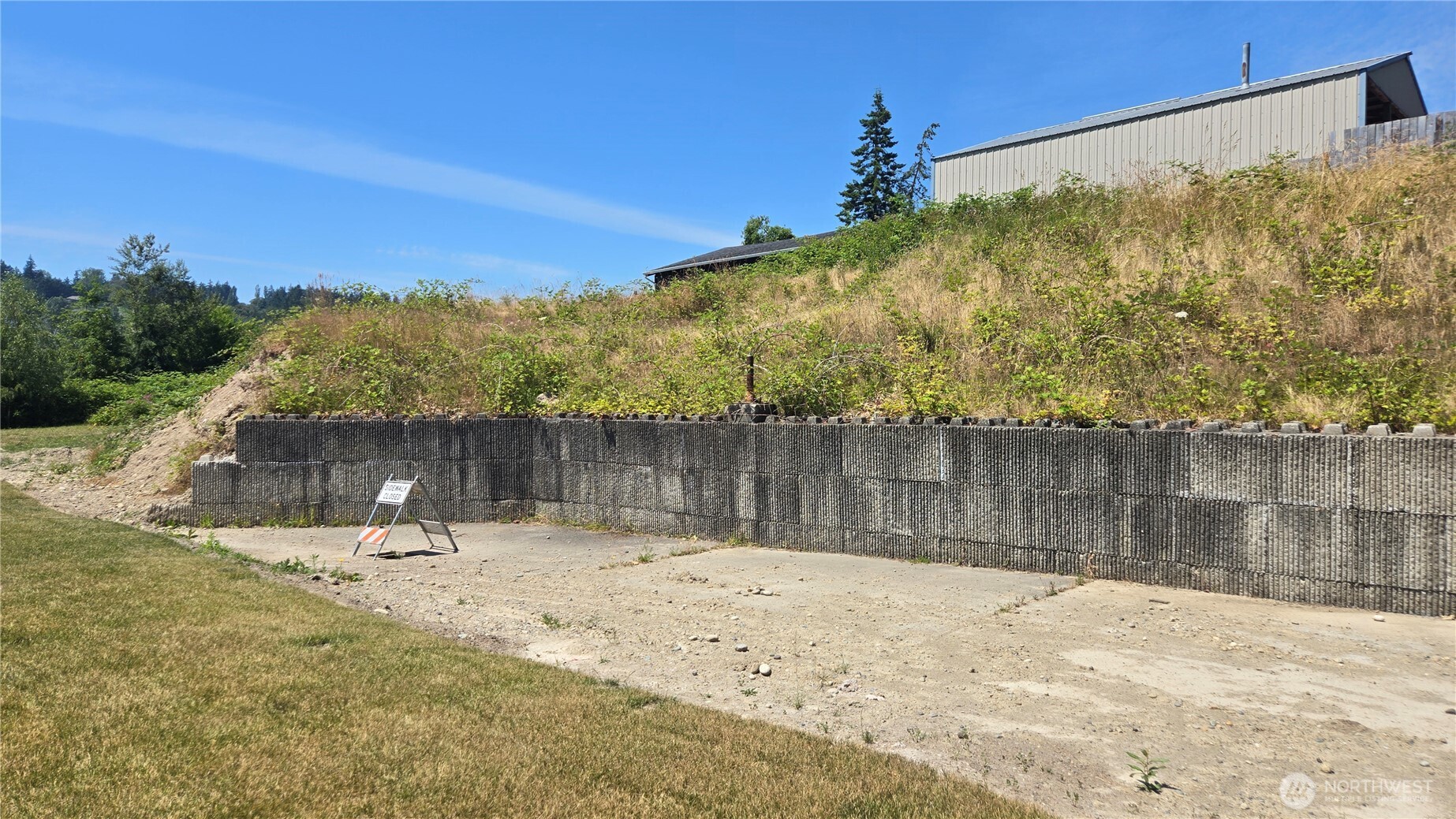 416 Comet Street Property Photo 12