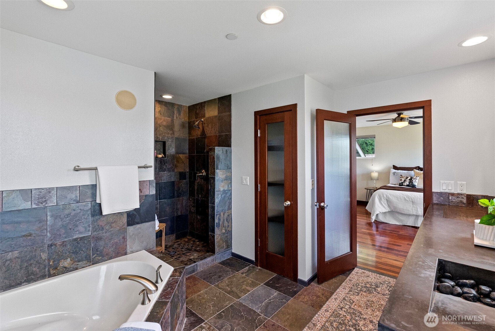 1709 Shorewood Drive Property Photo 27