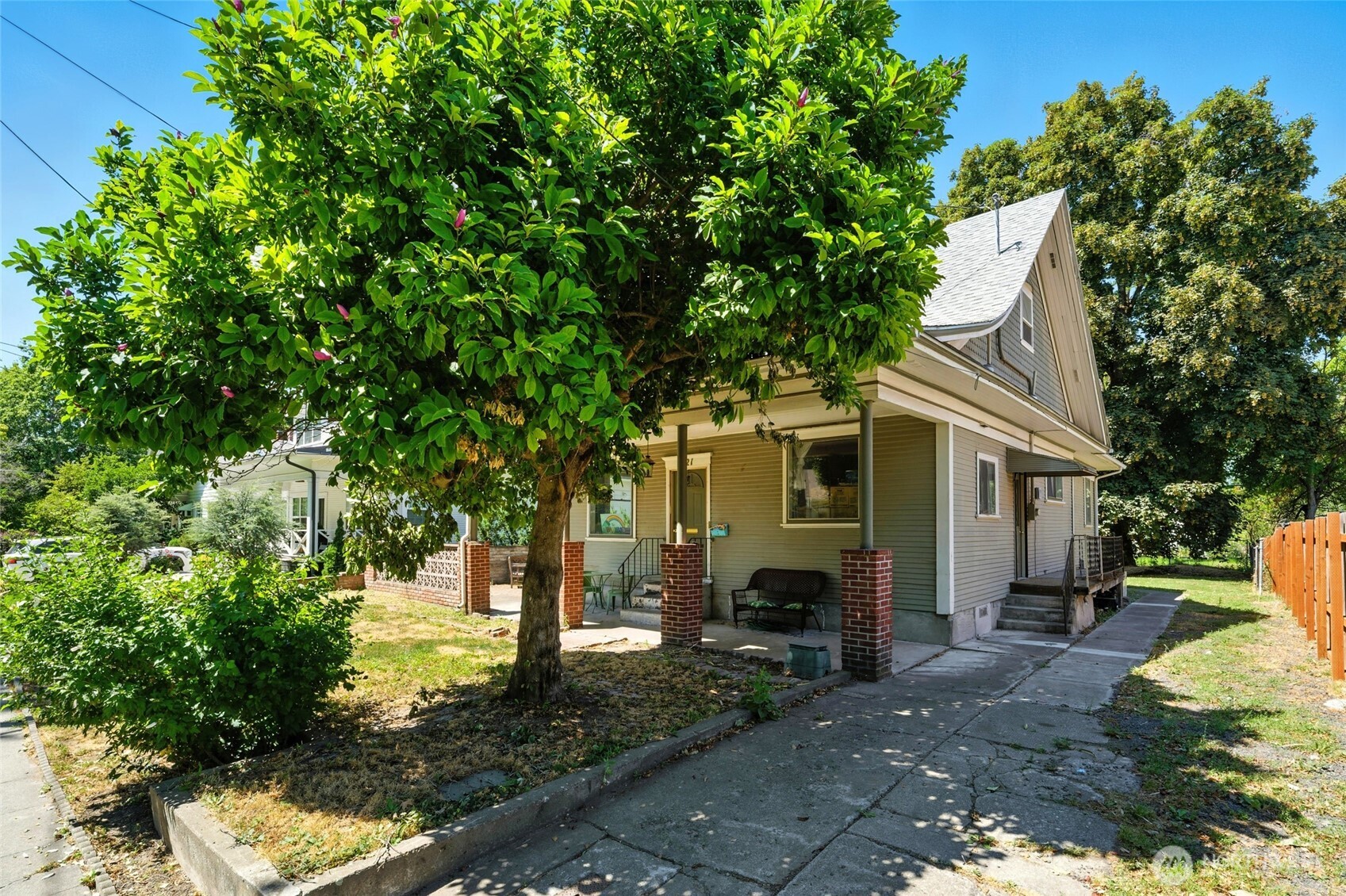 821 Valencia Street Property Photo 2