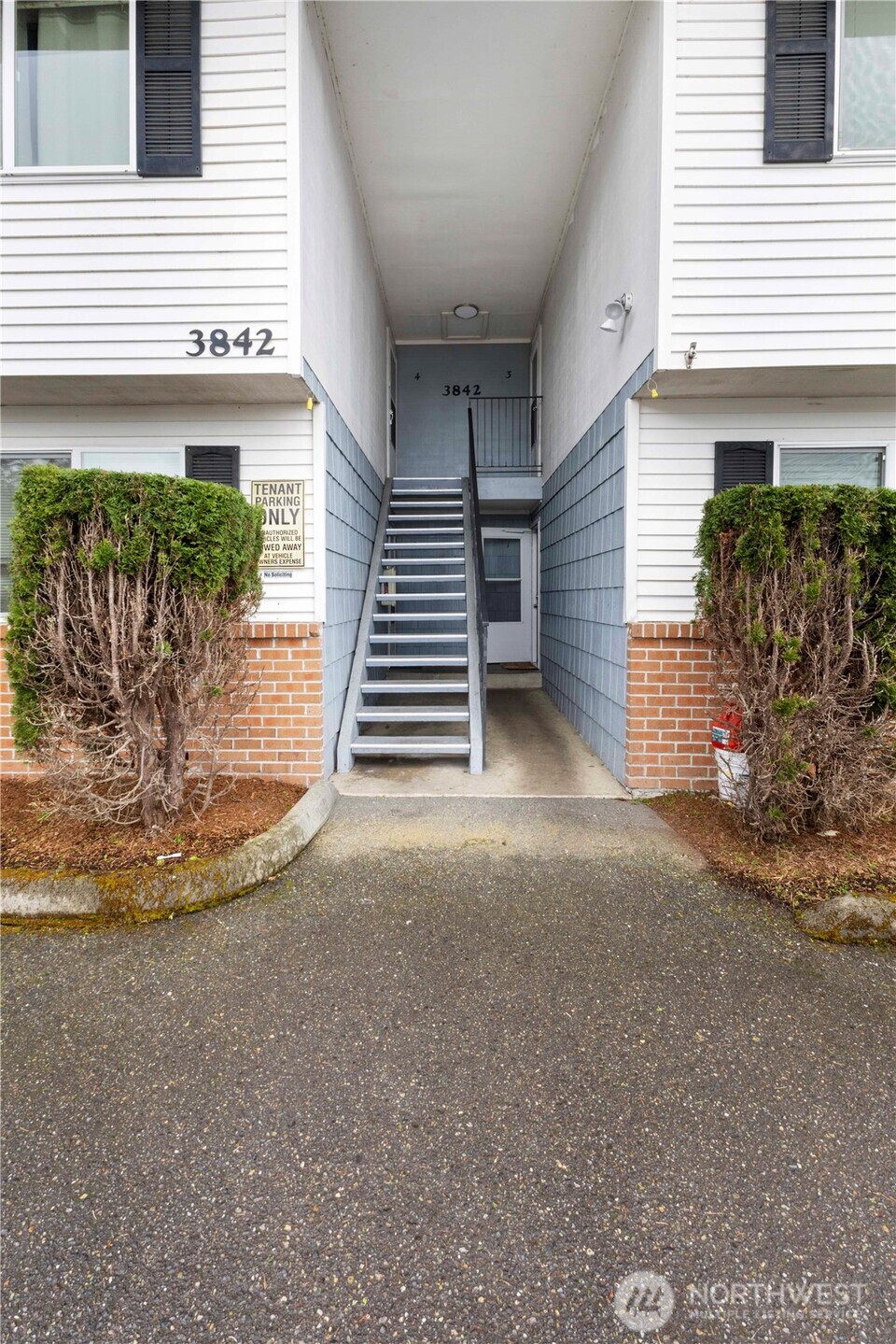 3838 D Place Property Photo 6