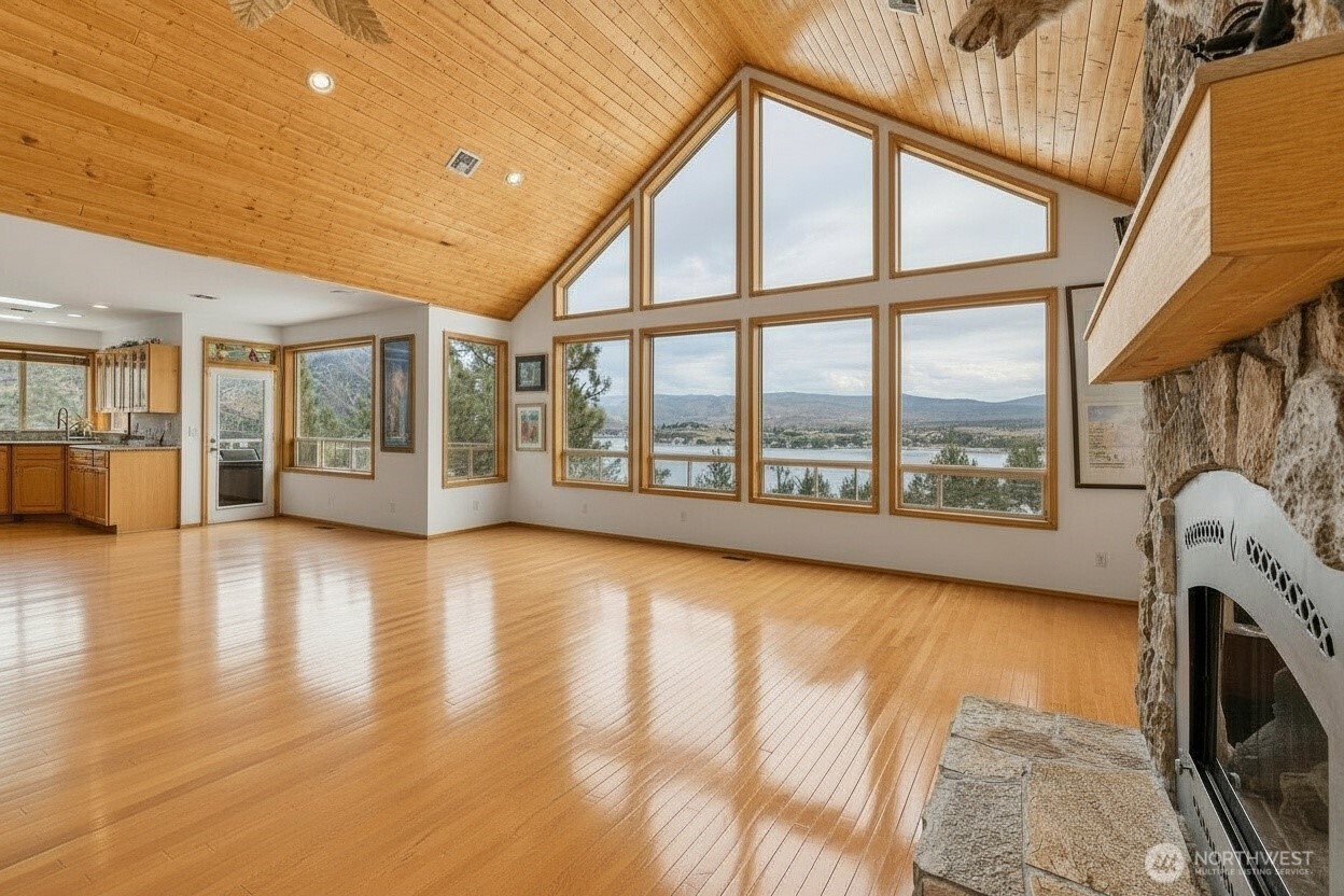 7371 Ridgeview Drive Property Photo 8