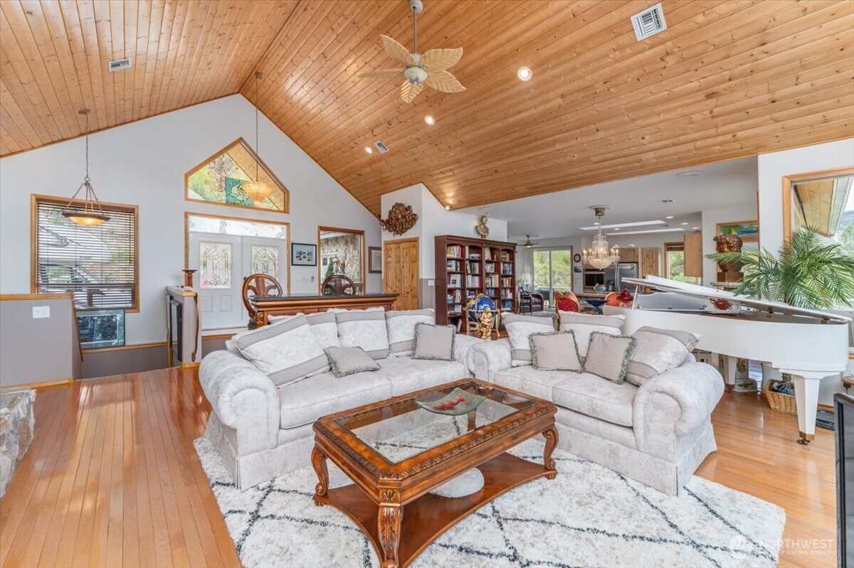 7371 Ridgeview Drive Property Photo 10