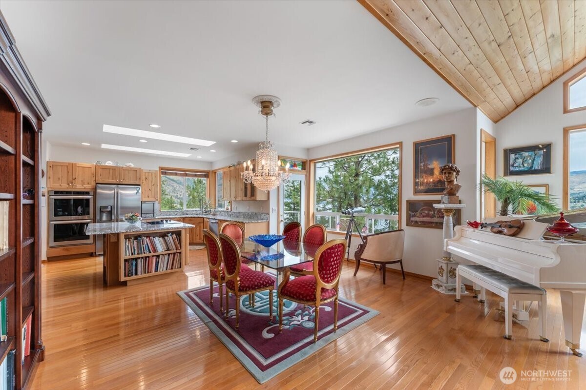 7371 Ridgeview Drive Property Photo 12