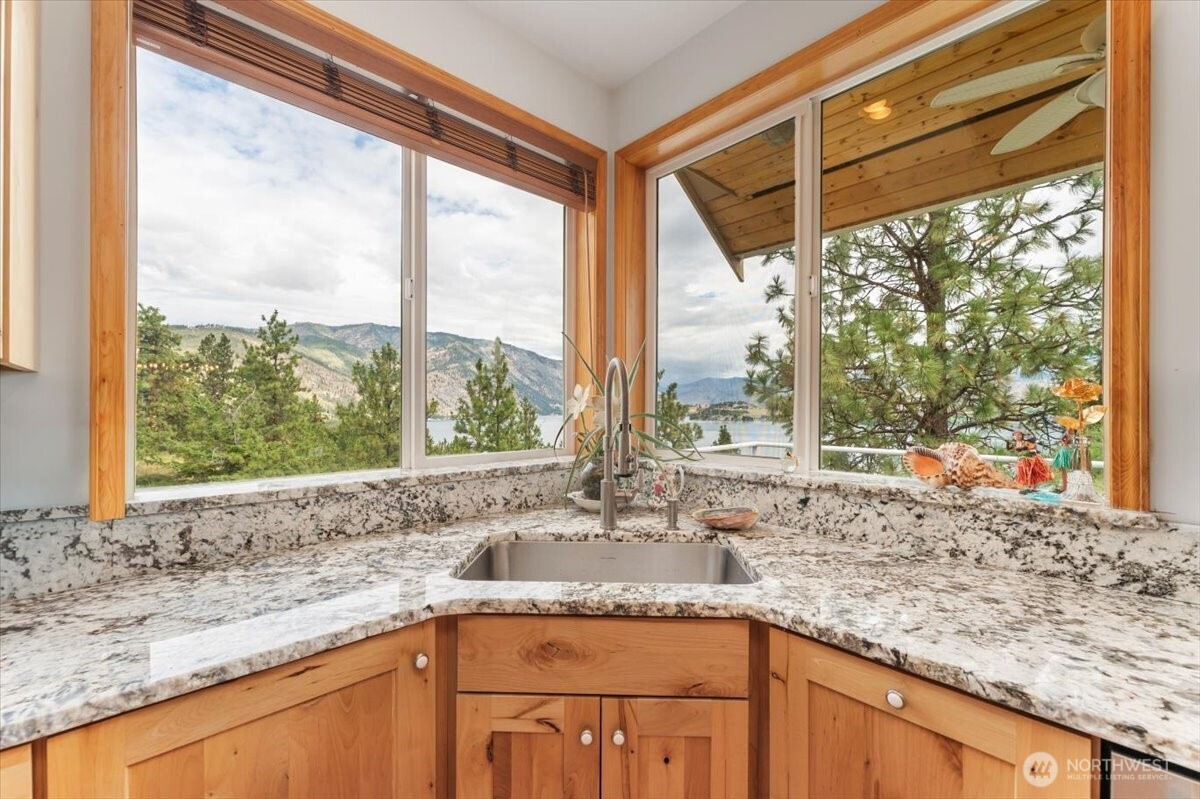 7371 Ridgeview Drive Property Photo 15