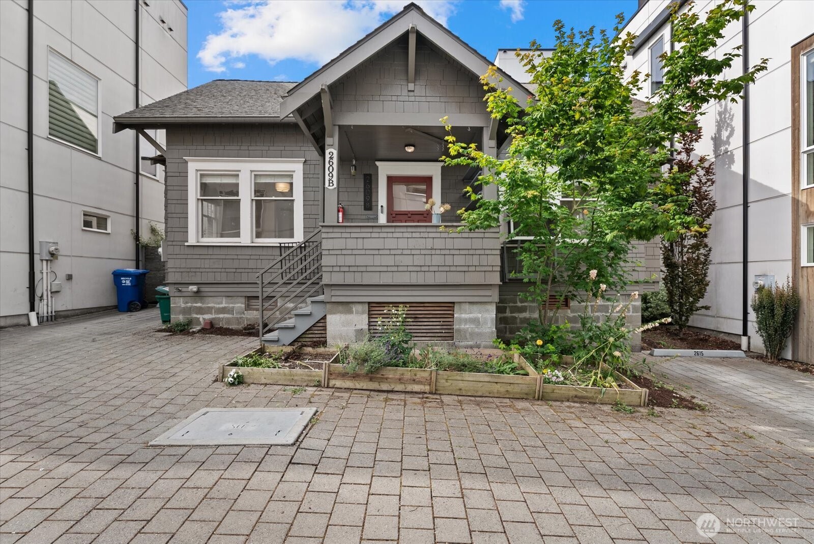 2609 B Sw Adams Street B Property Photo 2