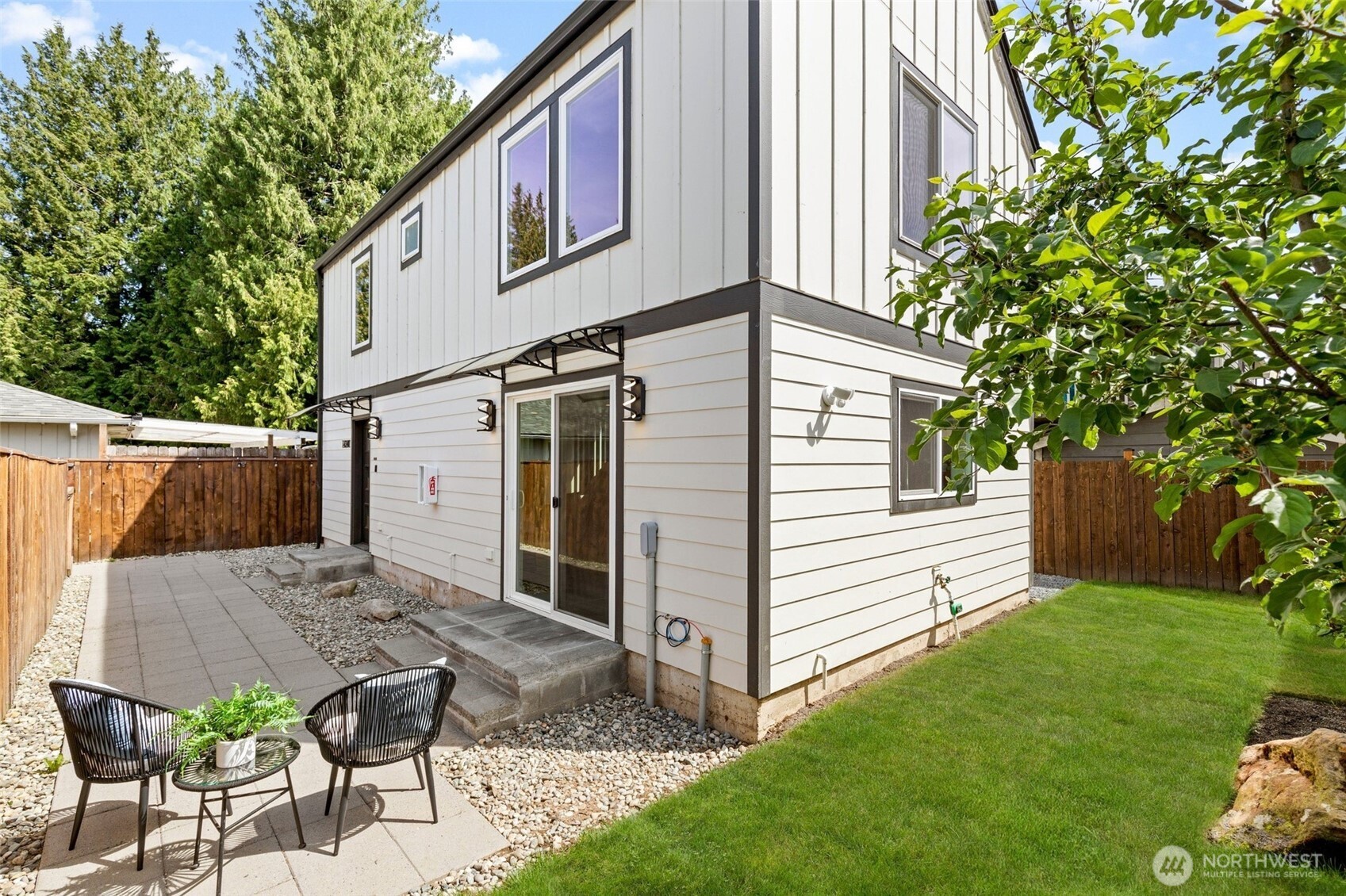 14338 Ashworth Avenue B Property Photo 2