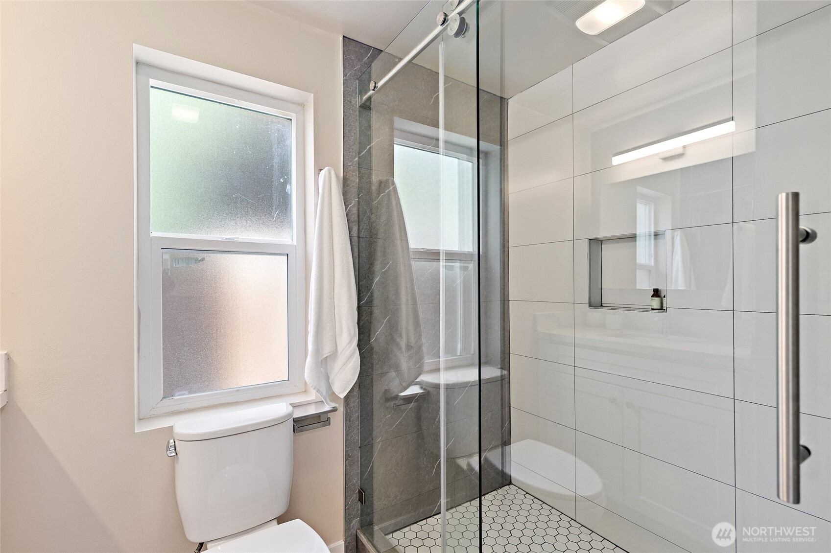 14338 Ashworth Avenue B Property Photo 13