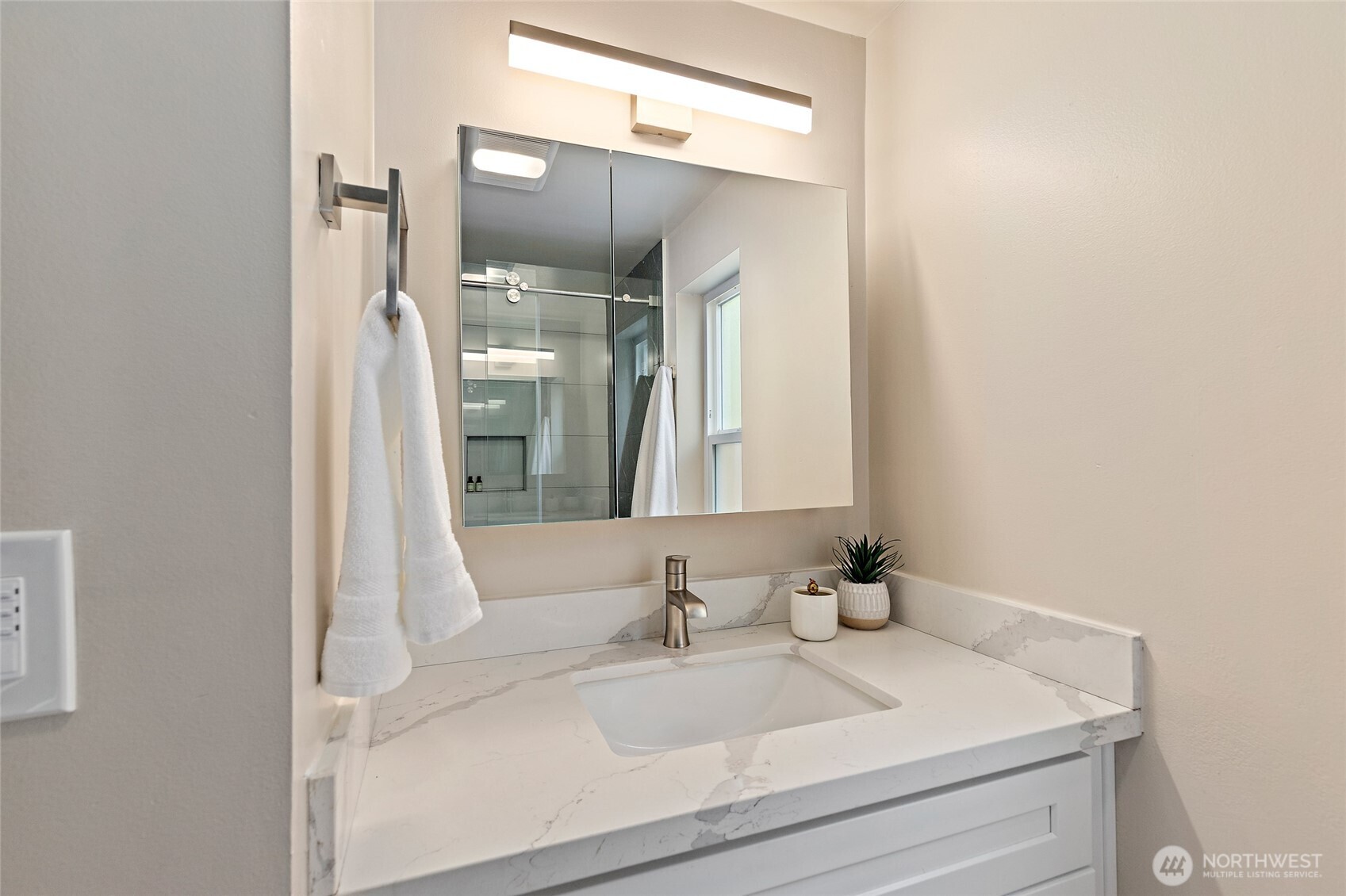 14338 Ashworth Avenue B Property Photo 14