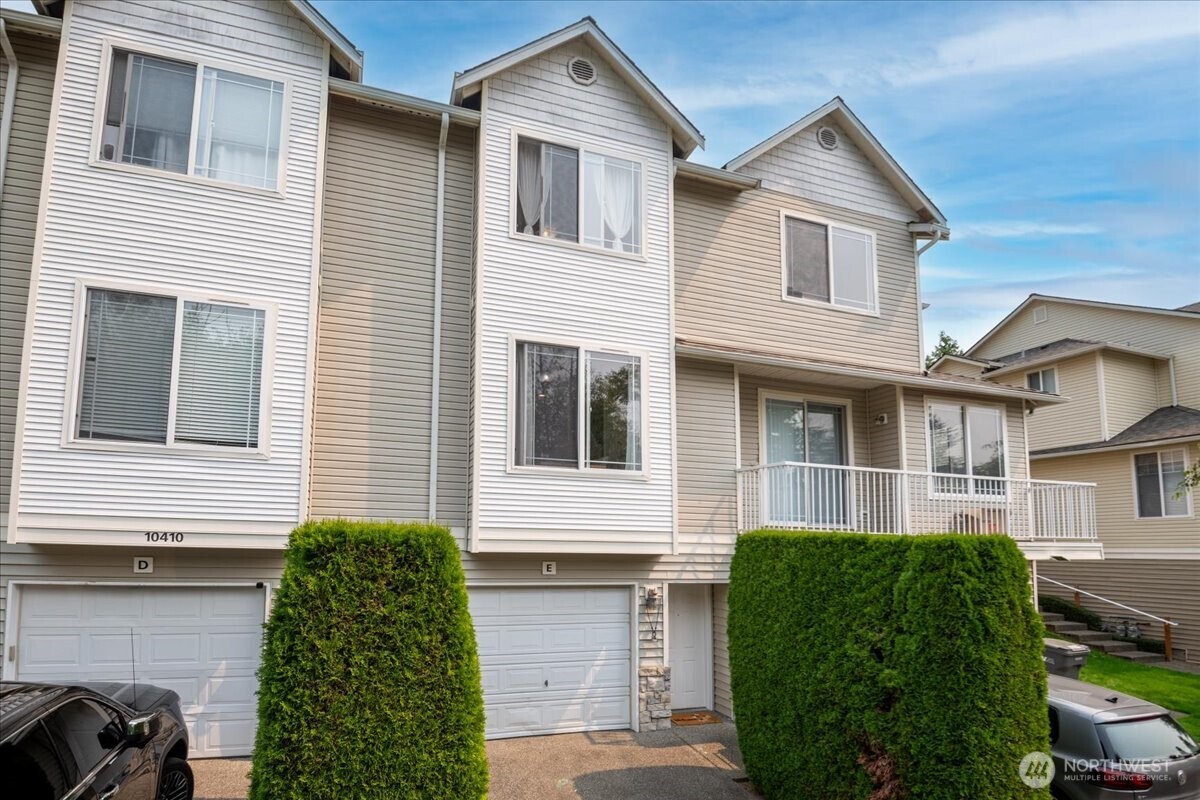 10410 Holly Drive E Property Photo 1