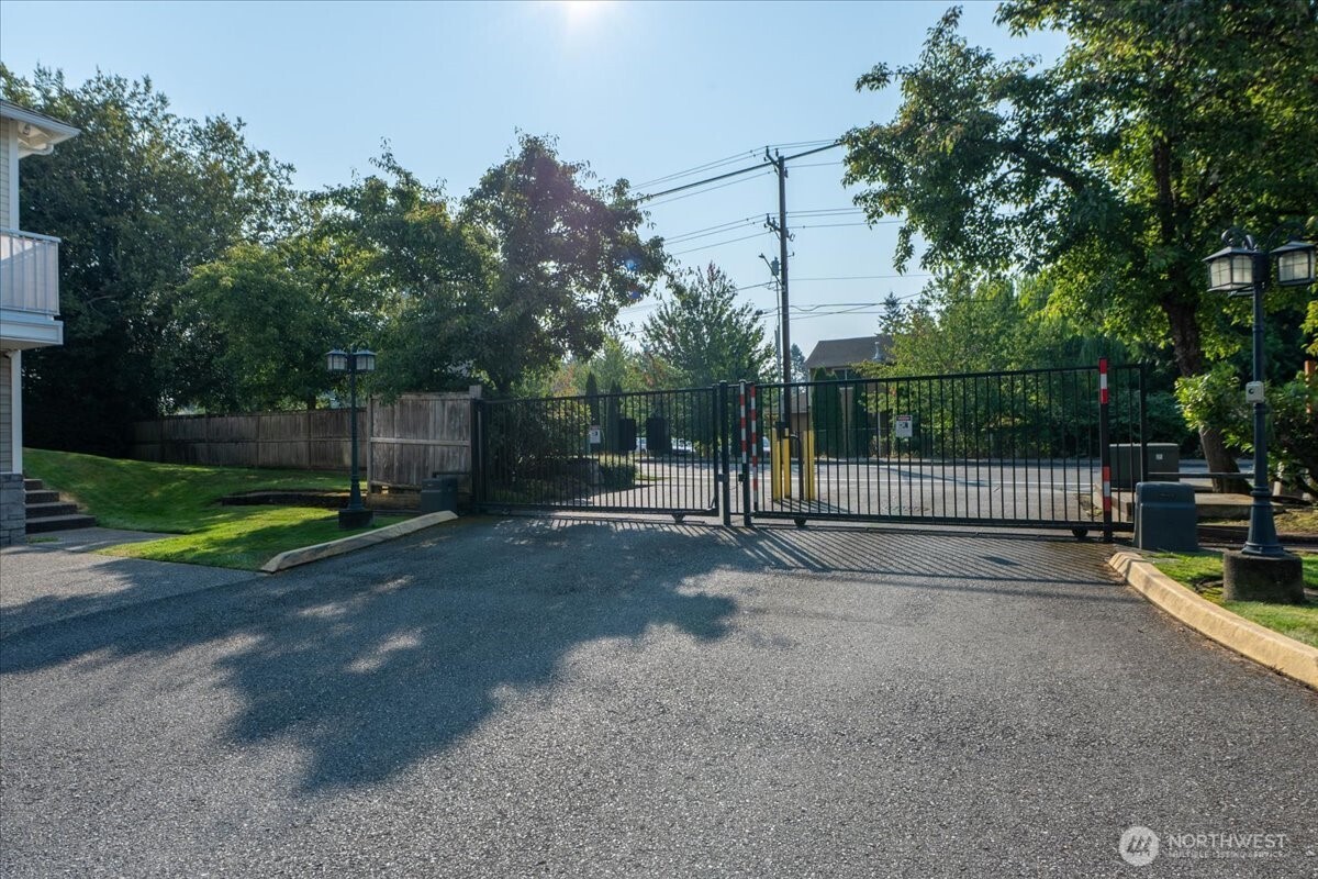 10410 Holly Drive E Property Photo 6