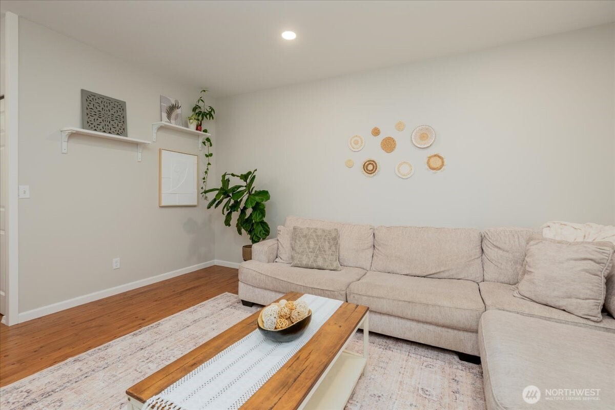 10410 Holly Drive E Property Photo 9