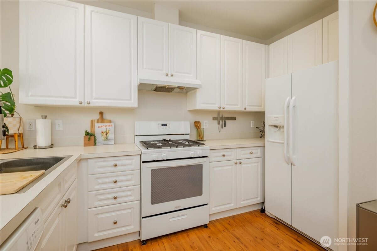 10410 Holly Drive E Property Photo 13