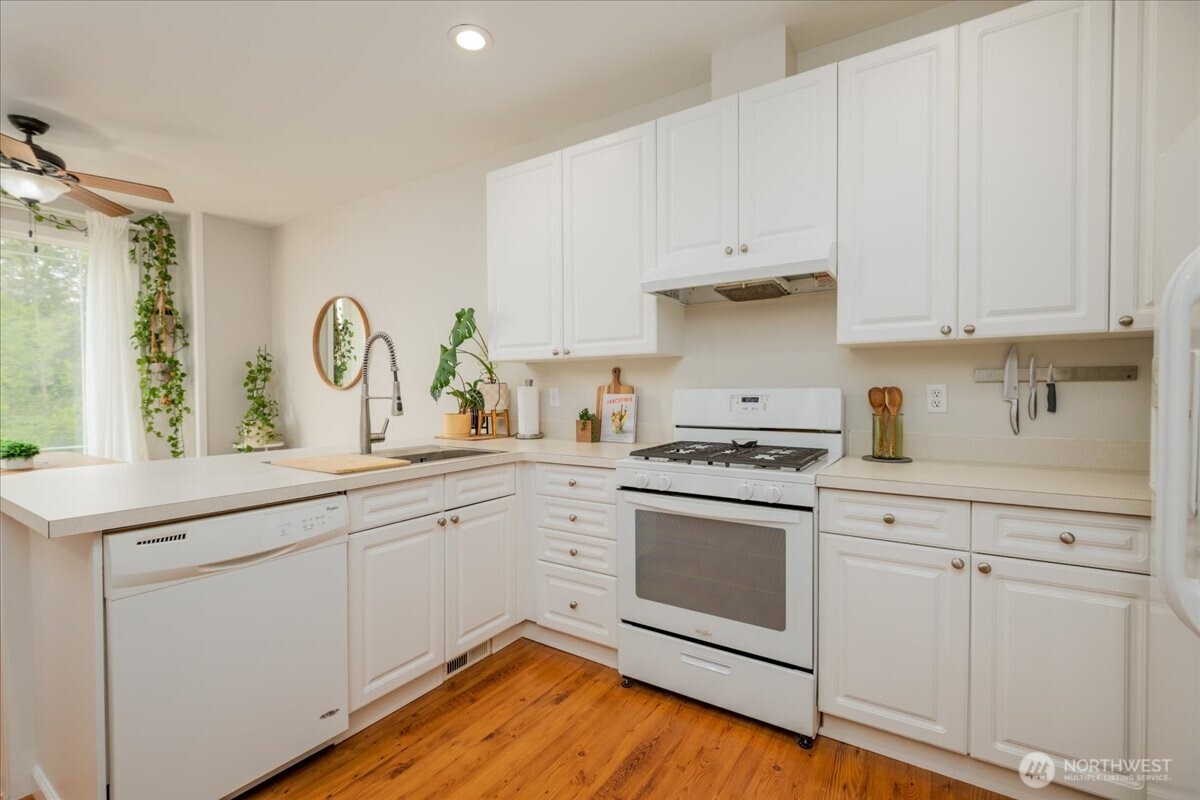 10410 Holly Drive E Property Photo 14