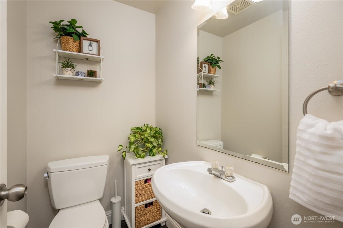 10410 Holly Drive E Property Photo 15