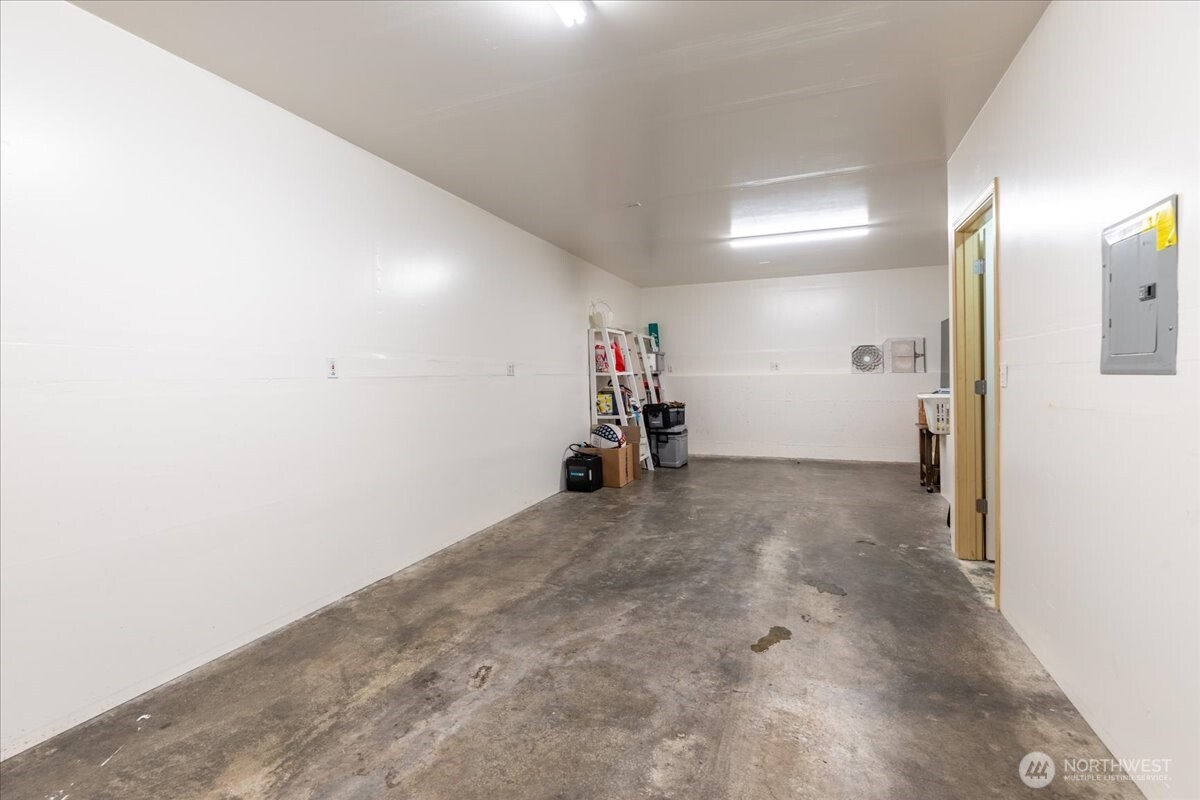 10410 Holly Drive E Property Photo 22