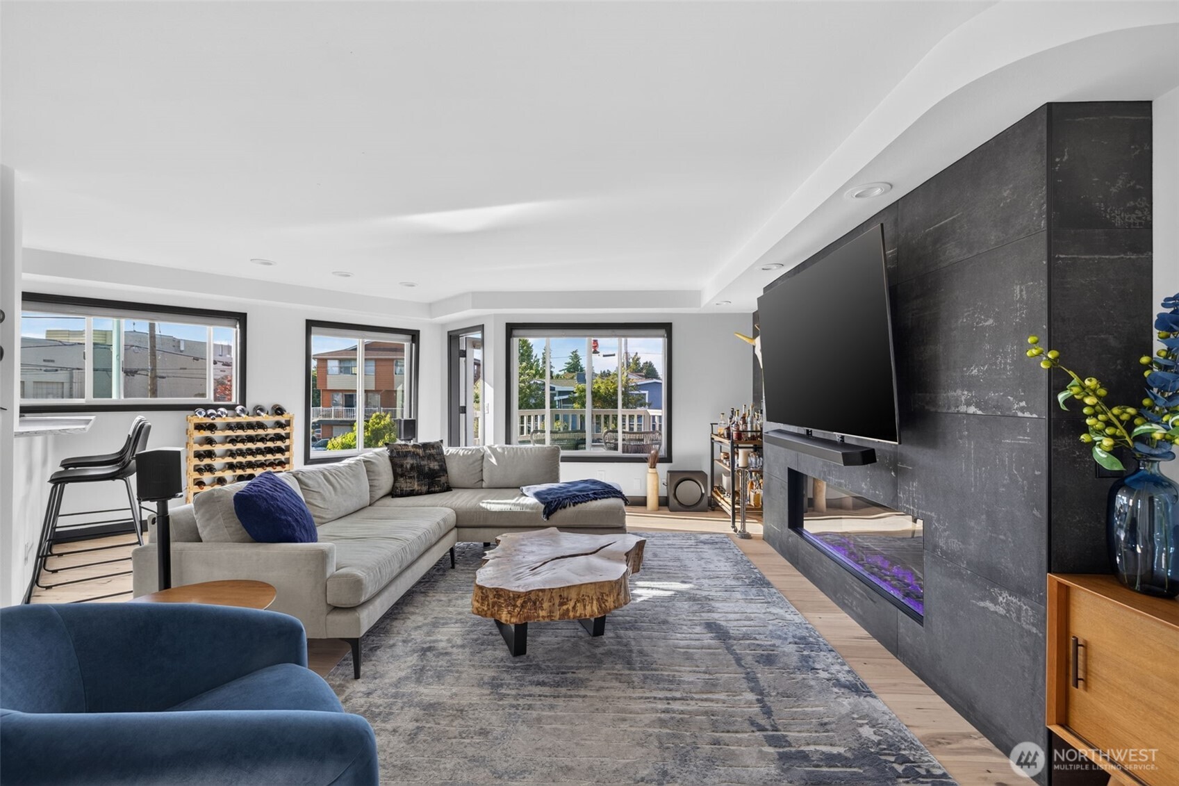 610 Daley Street E Property Photo 2