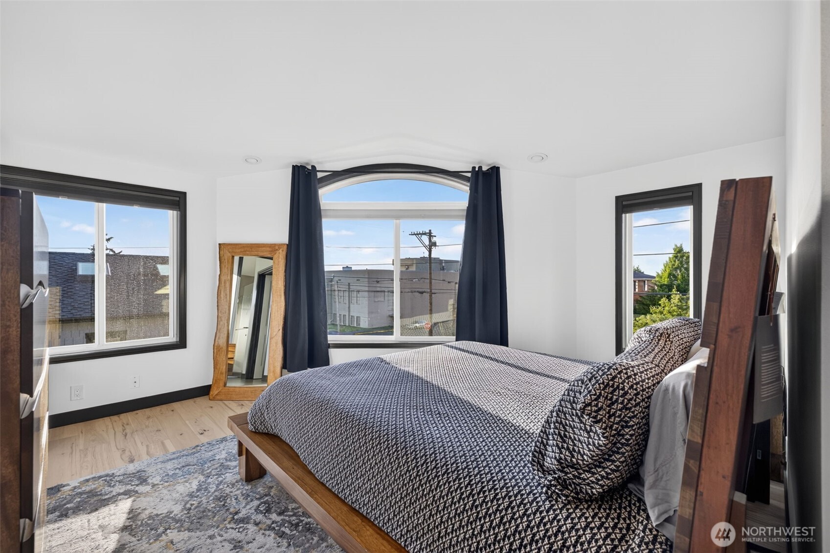 610 Daley Street E Property Photo 17