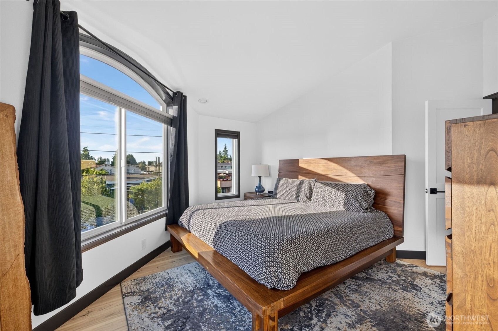 610 Daley Street E Property Photo 18