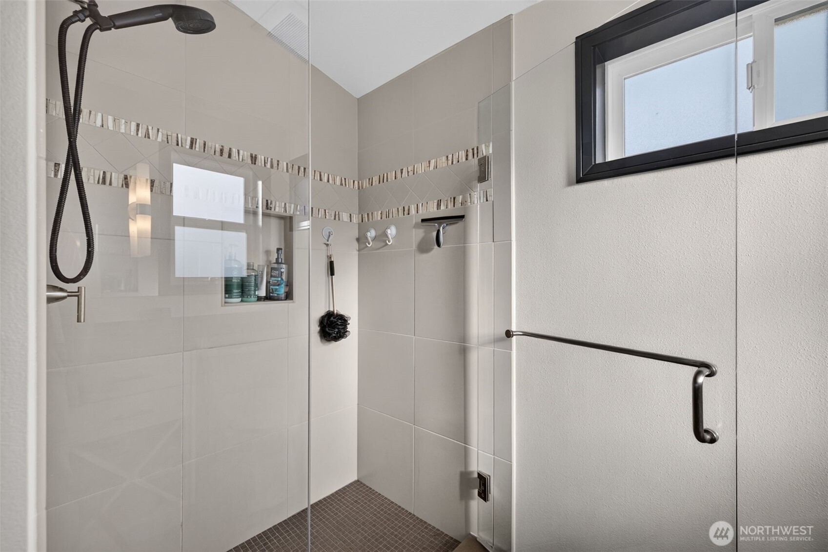 610 Daley Street E Property Photo 21