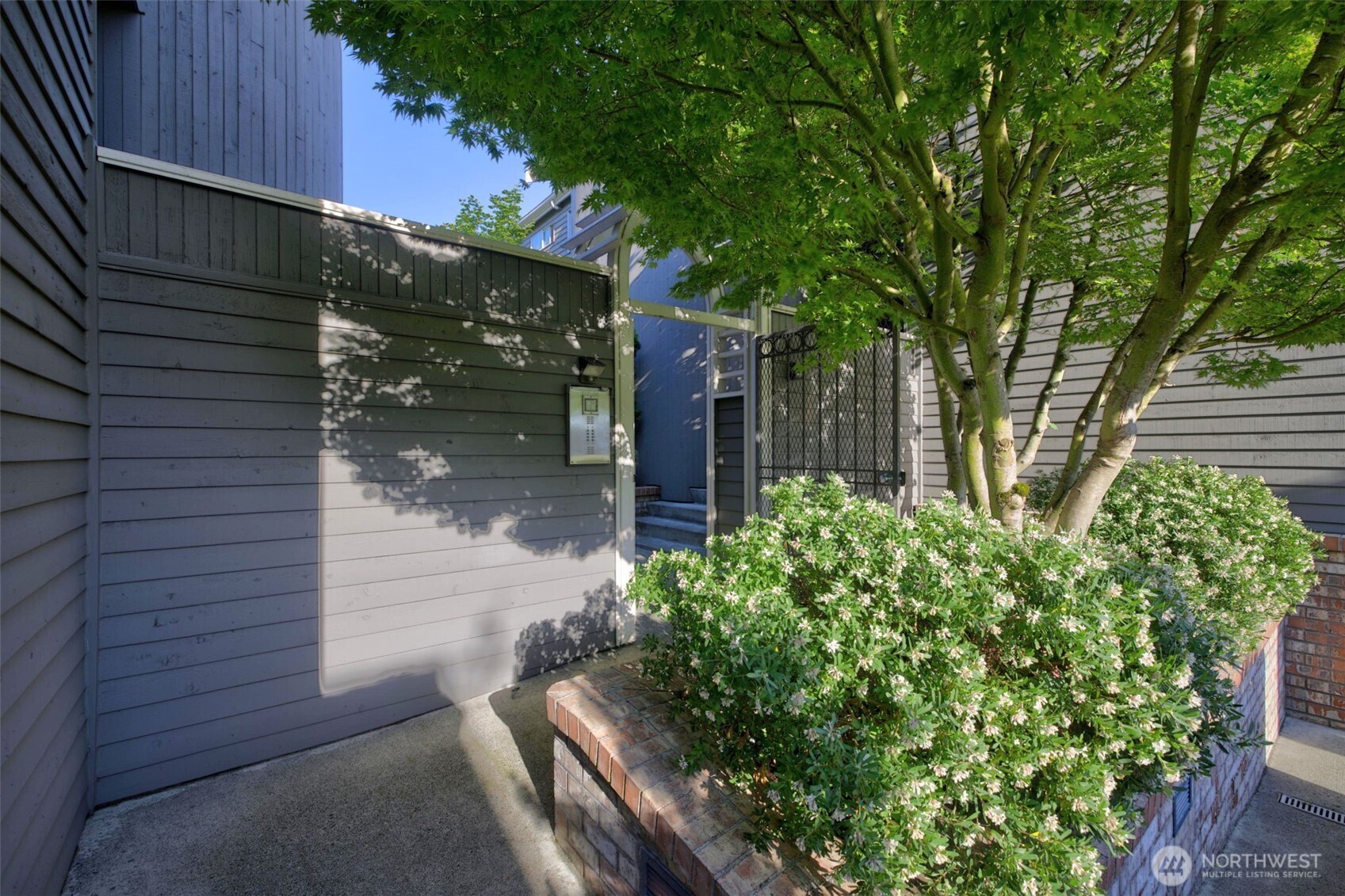 610 Daley Street E Property Photo 27