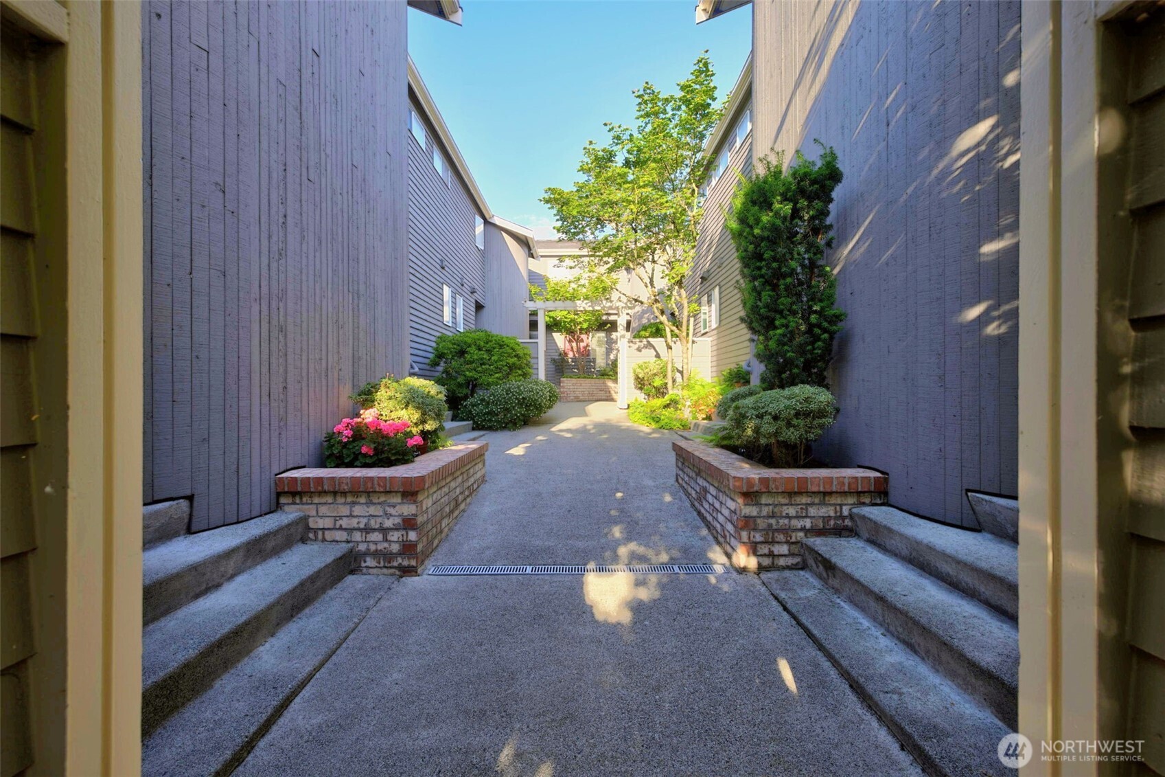 610 Daley Street E Property Photo 28