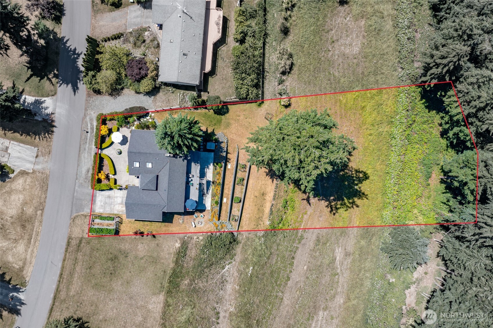 1045 Ne Summit Loop Property Photo 40