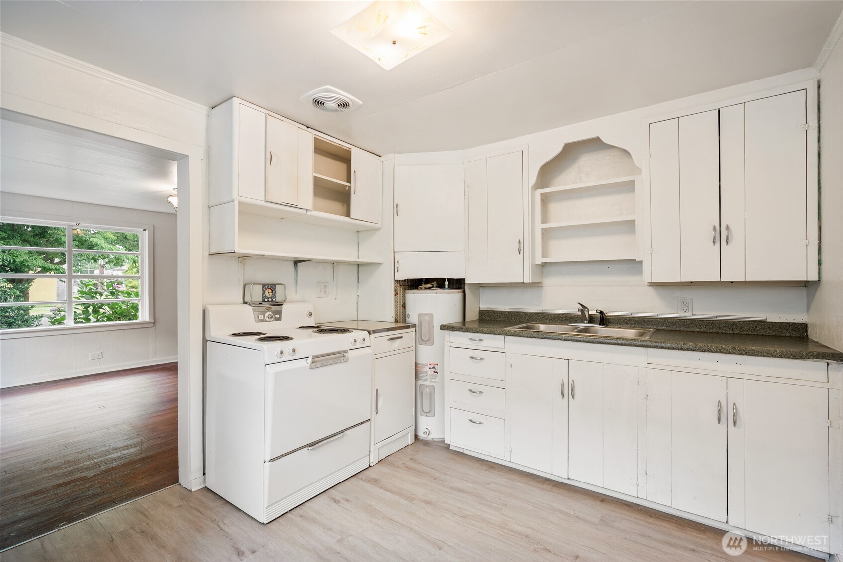 1158 10th Avenue Property Photo 8