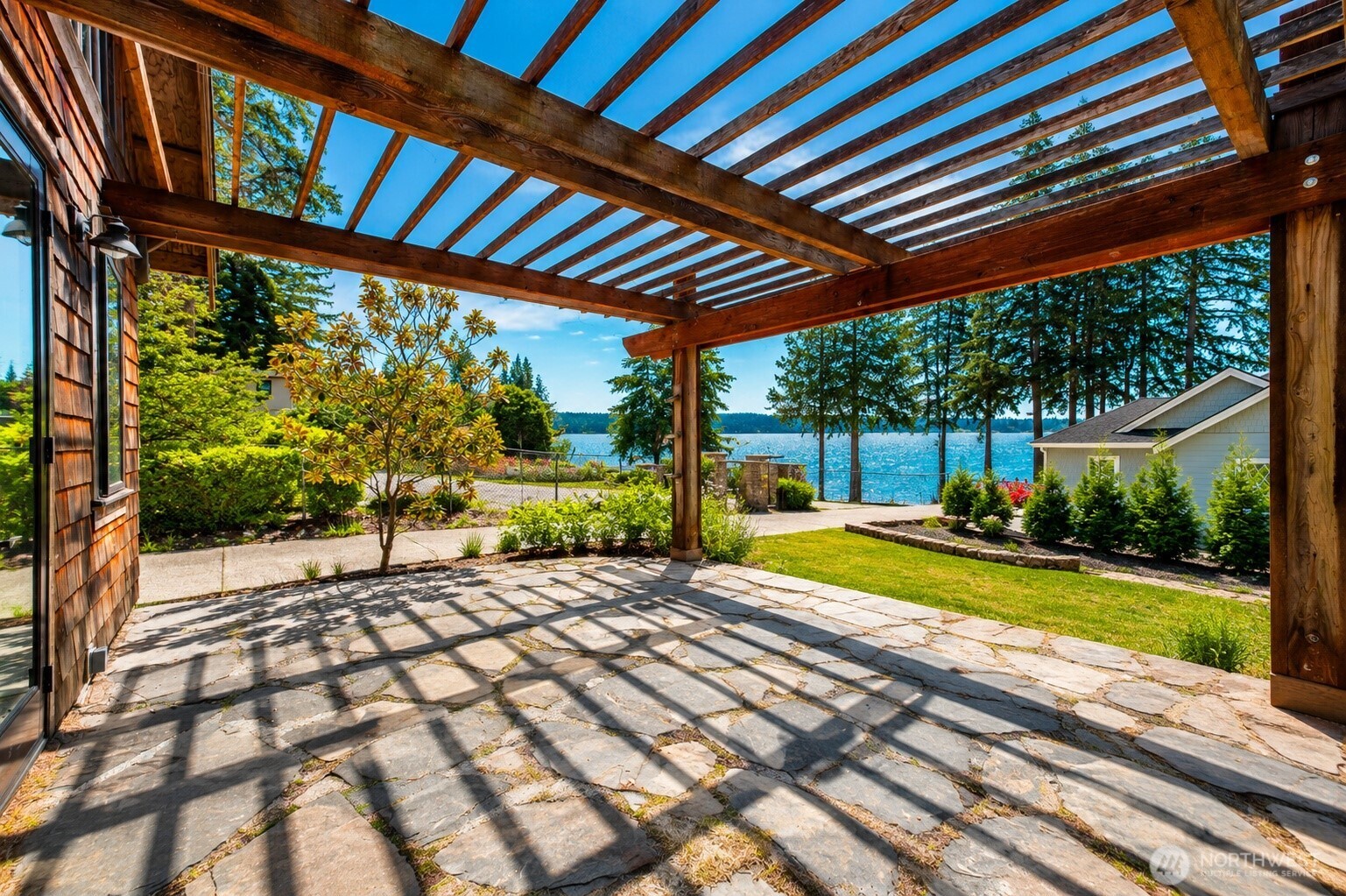 516 1st Street Property Photo 4