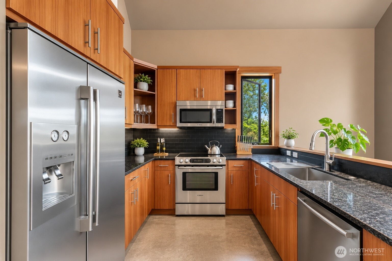 516 1st Street Property Photo 6