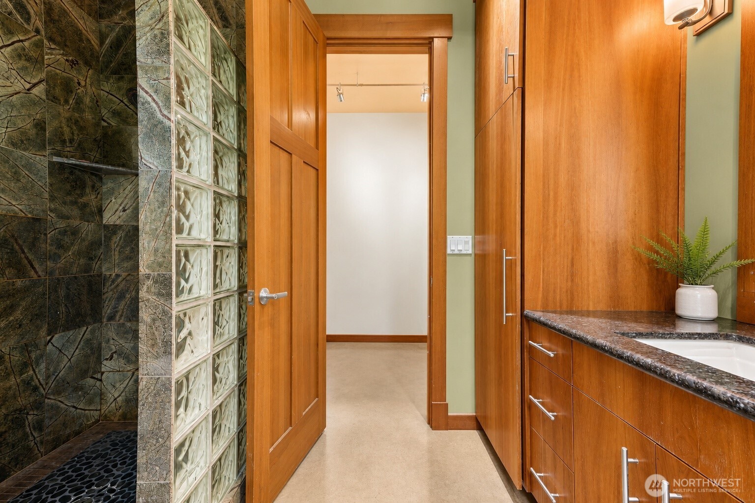 516 1st Street Property Photo 13