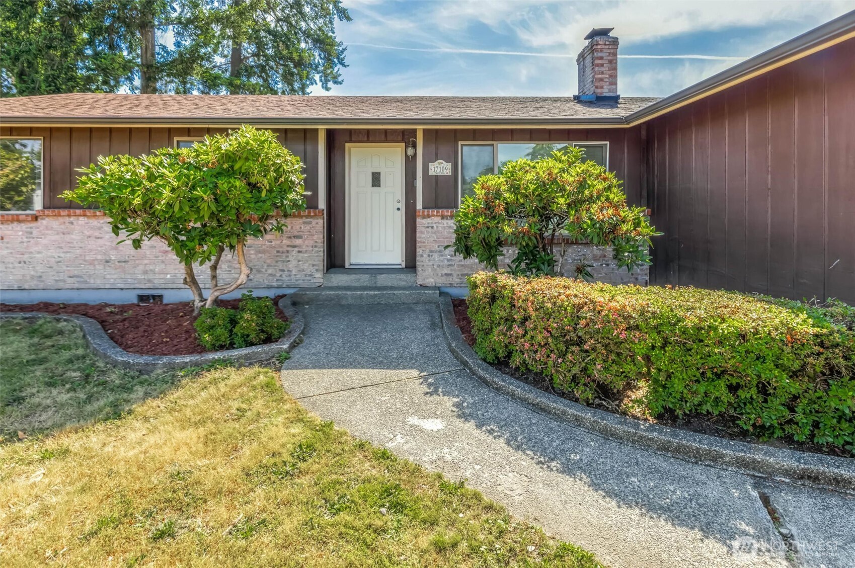 17109 20th Avenue Property Photo 4