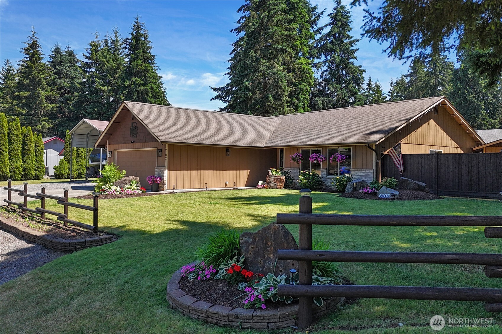 6102 189th Loop Property Photo 2