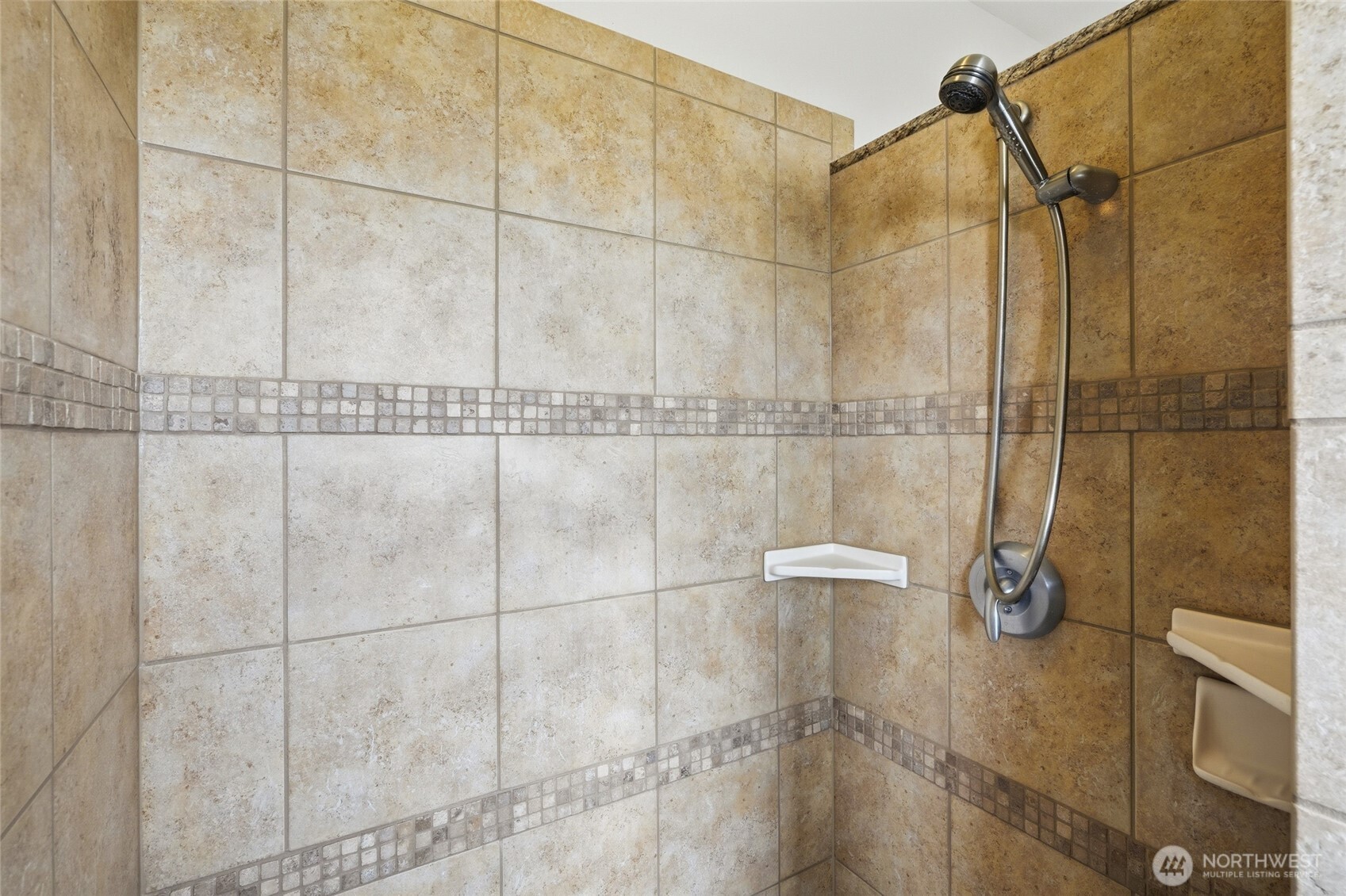 784 Gladstone Drive Property Photo 23