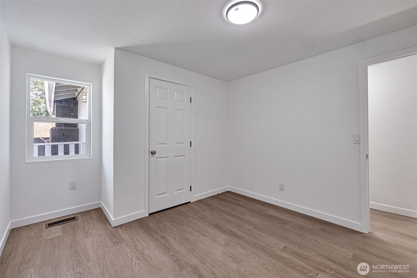 6325 S Eddy Court Property Photo 6