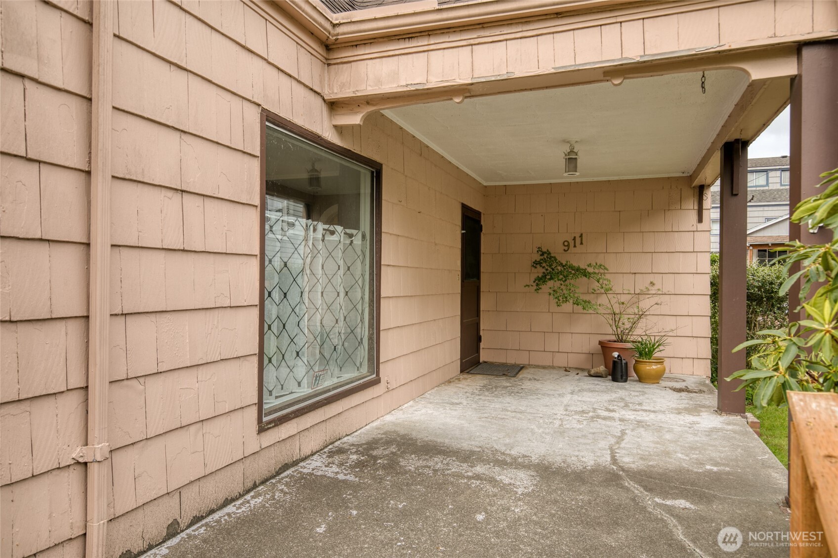 911 N Thornton Street Property Photo 3