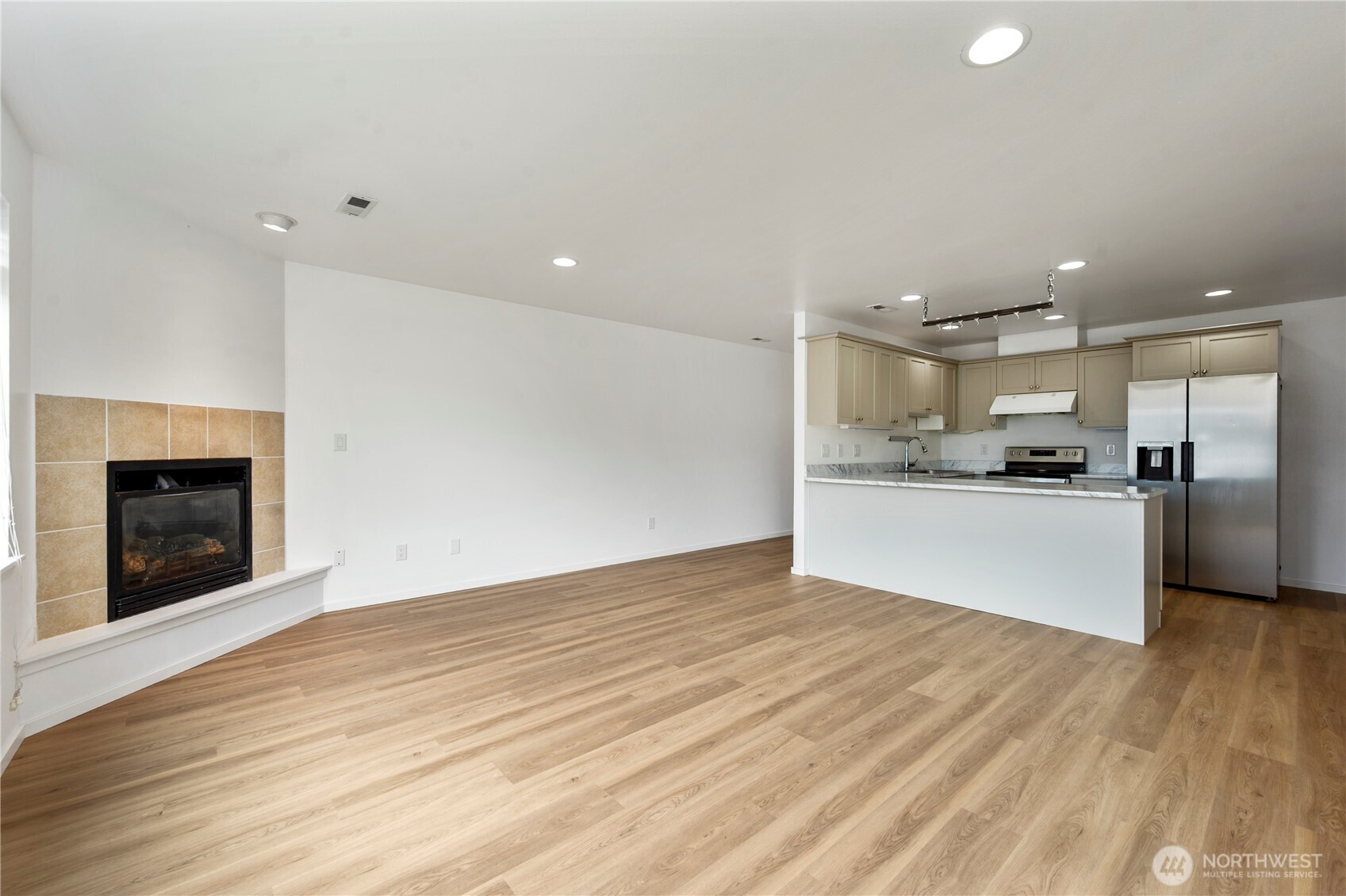 208 Noble Street Property Photo 4