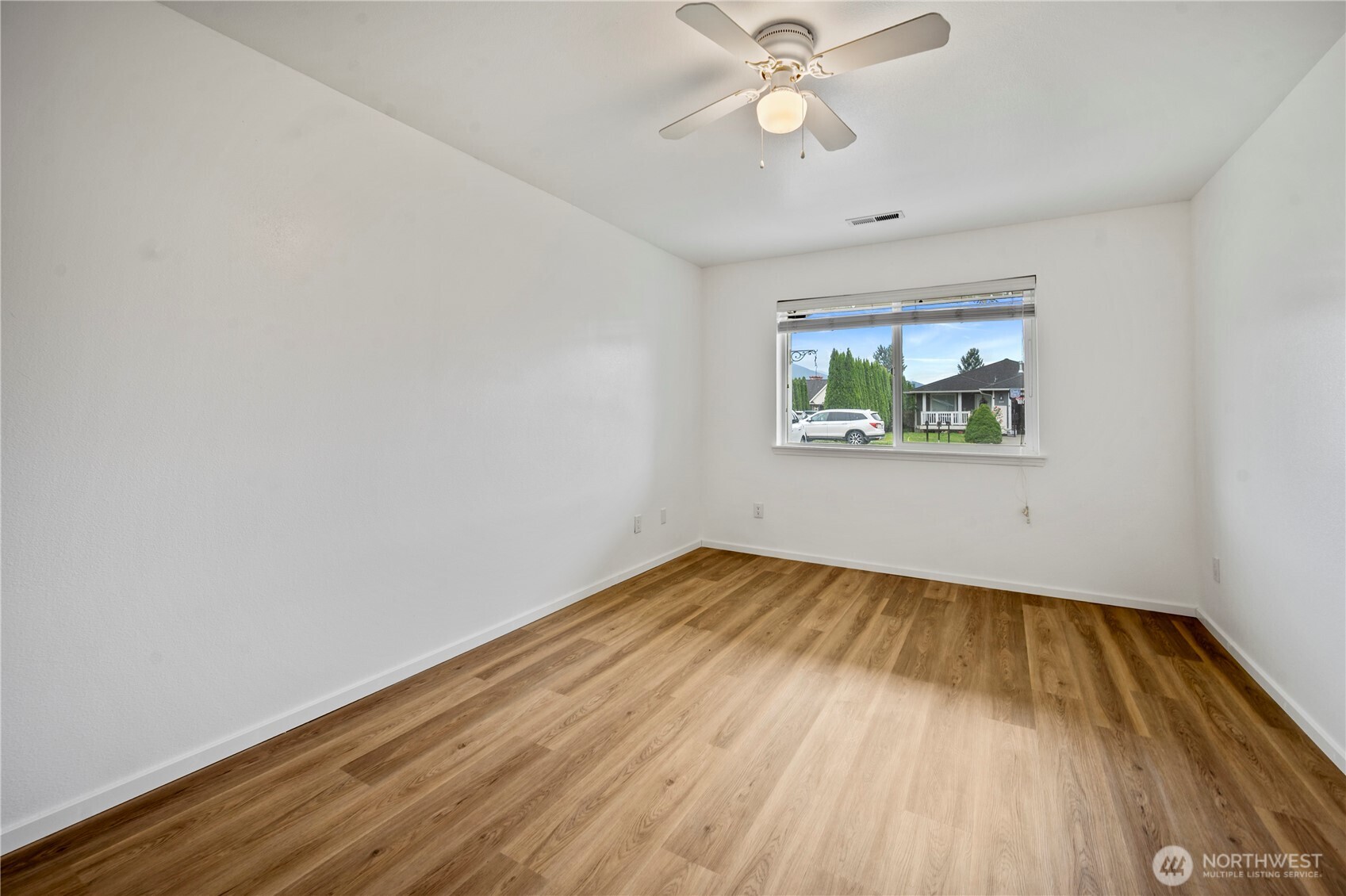 208 Noble Street Property Photo 9