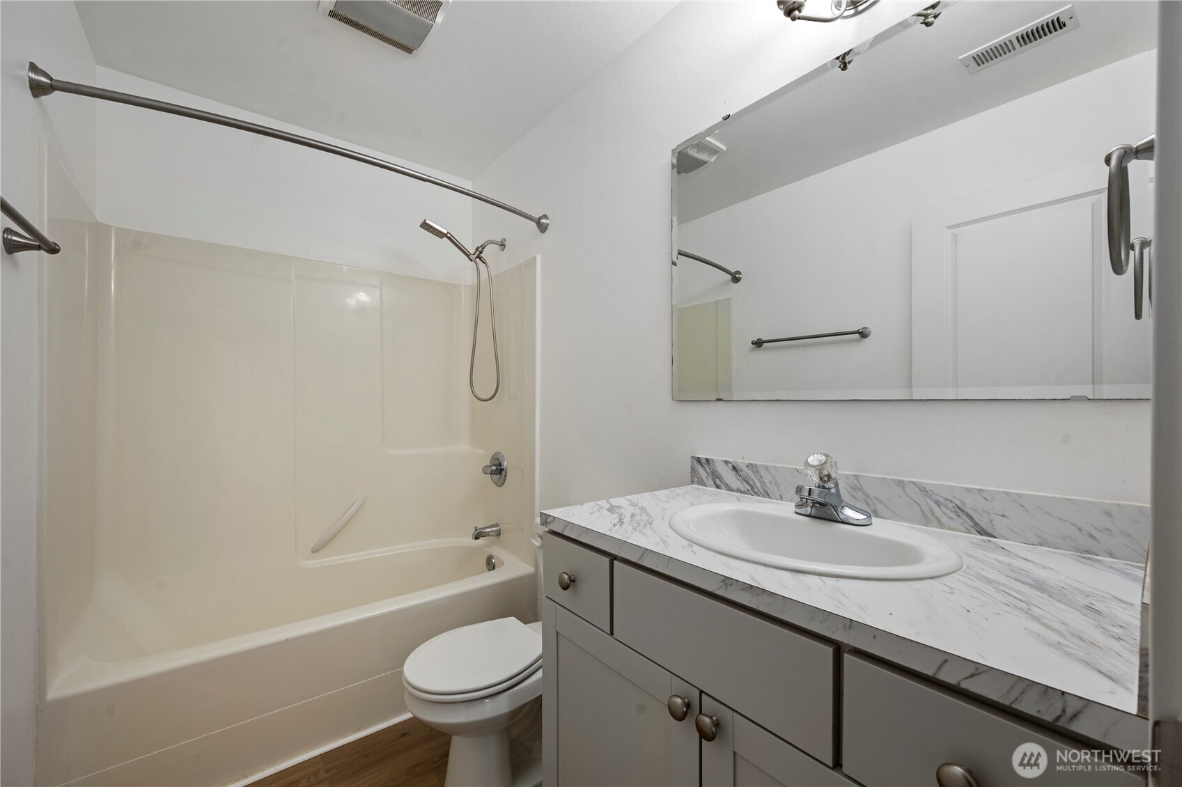 208 Noble Street Property Photo 23