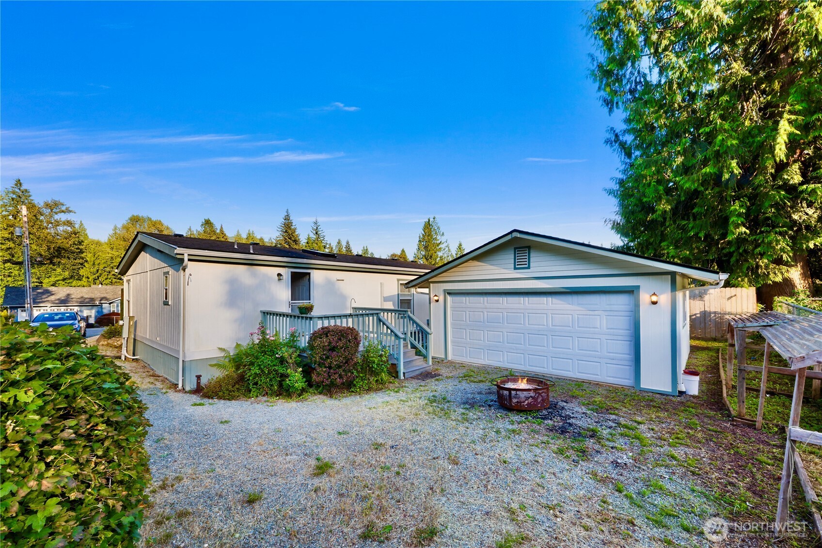455 Fir Lane Property Photo 2