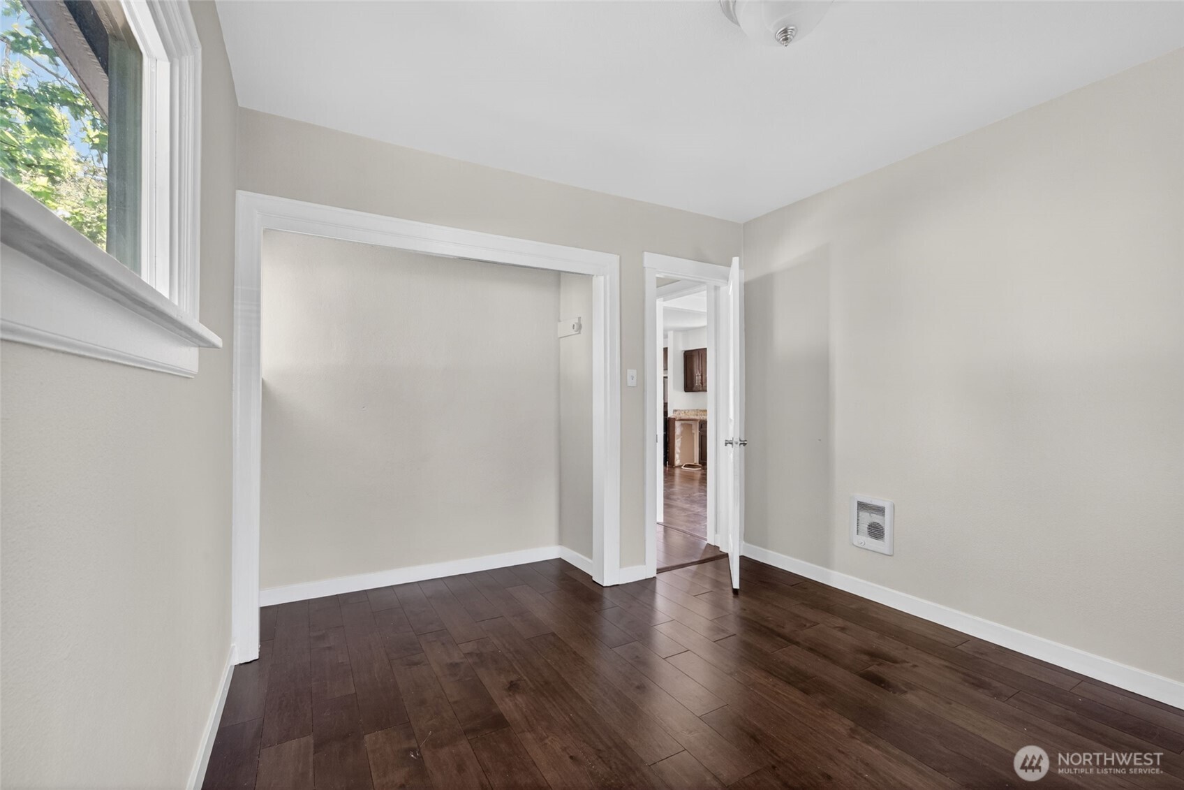 110 Lincoln Avenue Property Photo 13