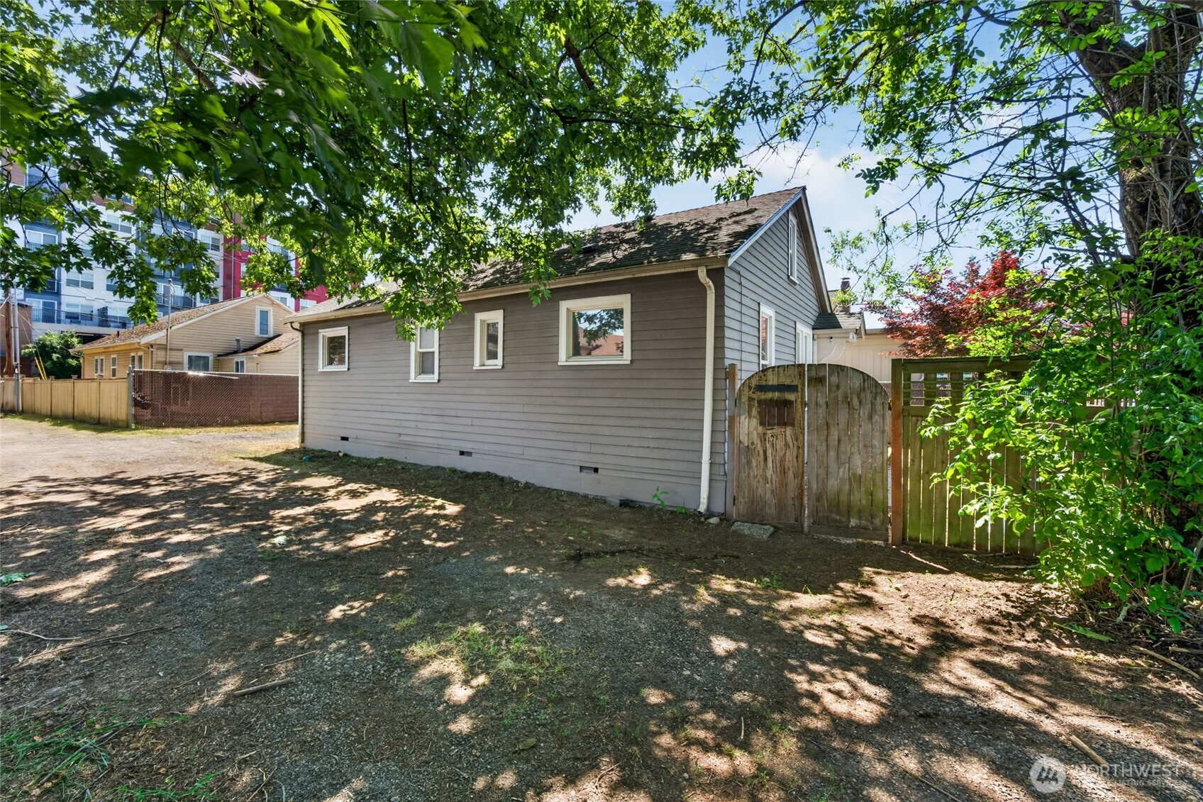 110 Lincoln Avenue Property Photo 23
