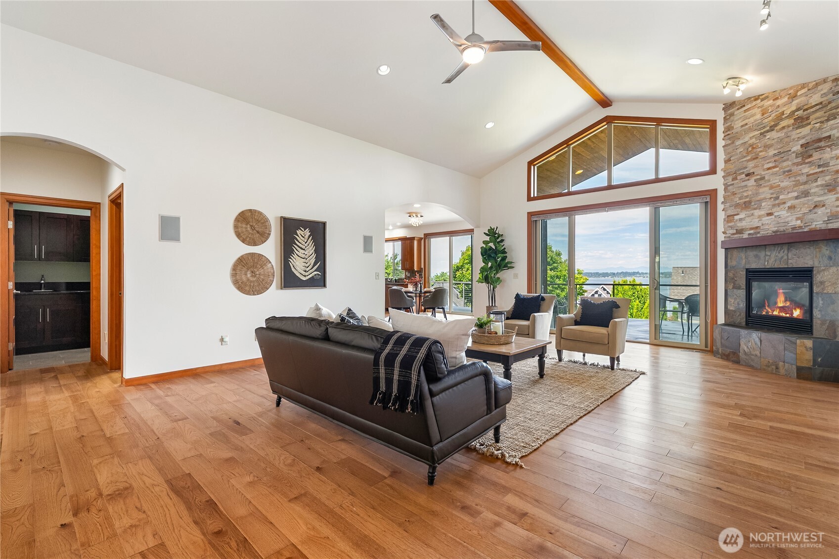 5550 Whitehorn Way Property Photo 3