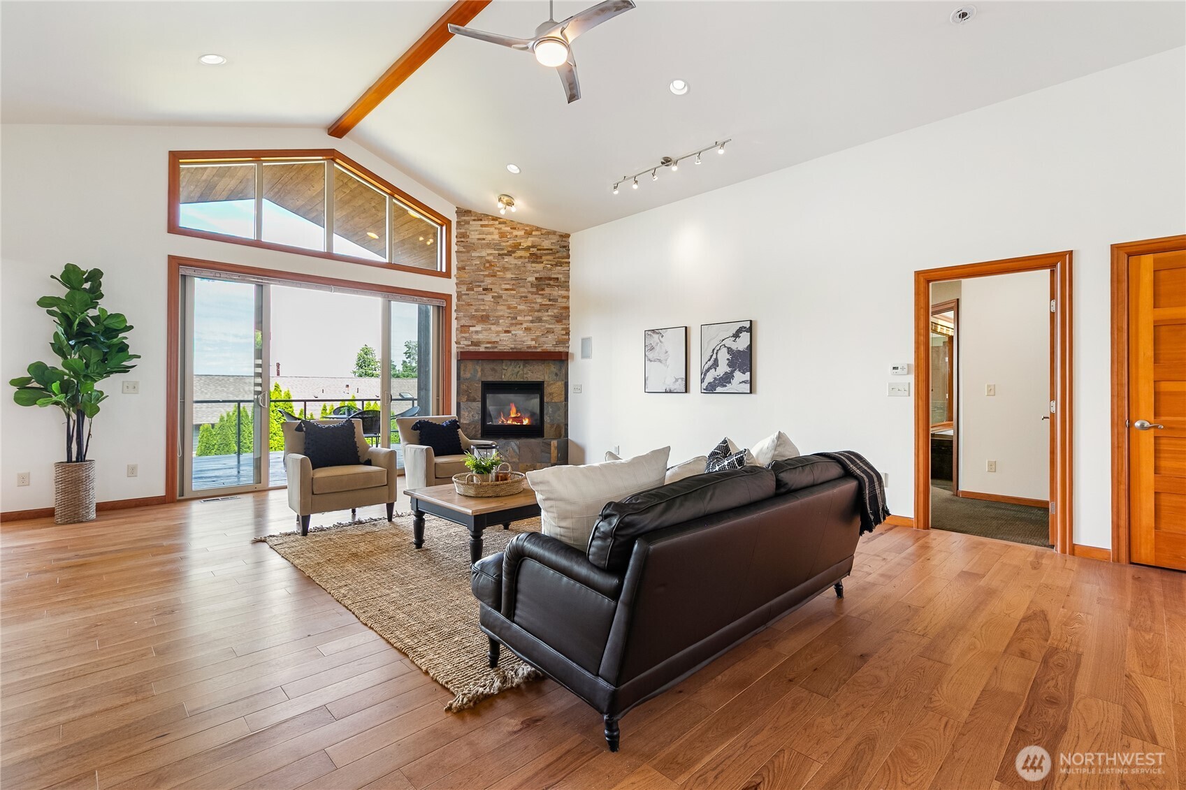 5550 Whitehorn Way Property Photo 4